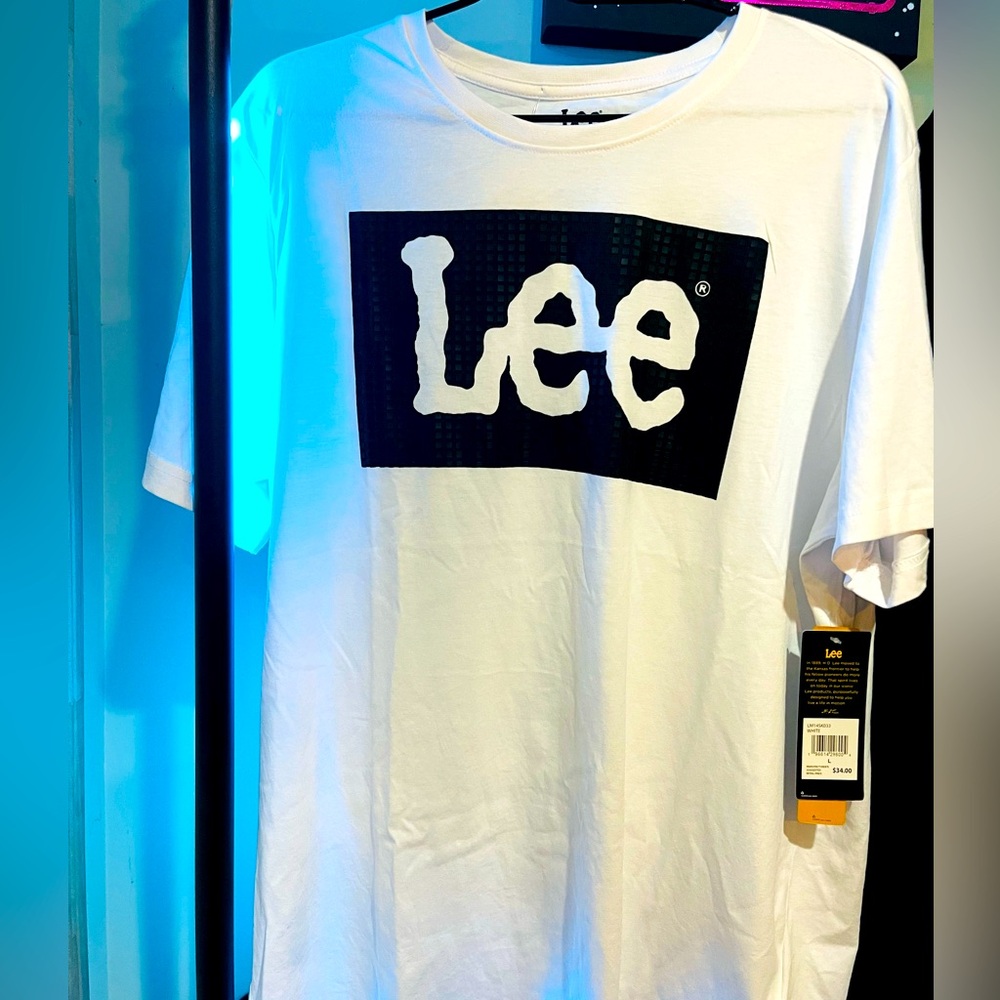 Lee street style Graphic Regular Fit
Brand New , Size L
#fashion#StreetWear